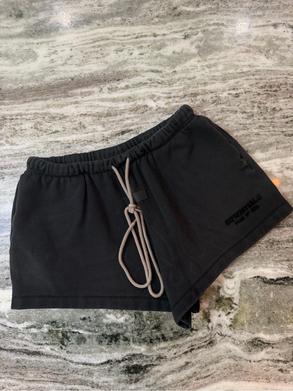 Essentials Fear of God Black Sweat Shorts
Large